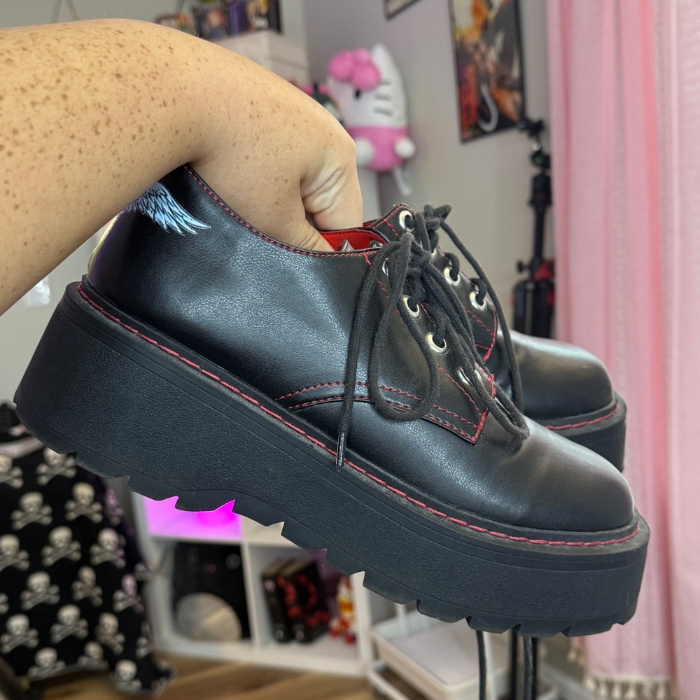 Delia’s Black Platform Lace-Up Shoes